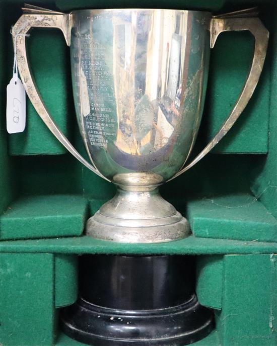 An Art Deco silver trophy cup, by Edward Barnard & Sons Ltd, London, 1932, 22.5oz, in bespoke wooden case